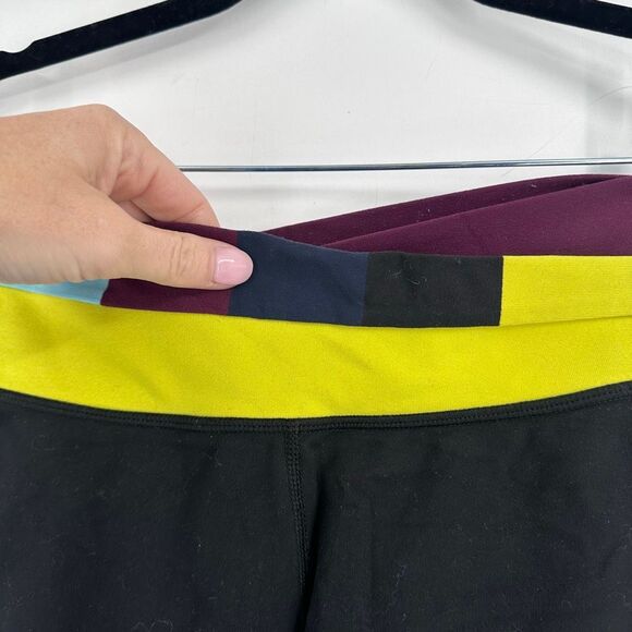 Lululemon Astro Shorts Size Small Crossover Waist Size 6 Black/Split Pea/ POW st - Picture 4 of 9